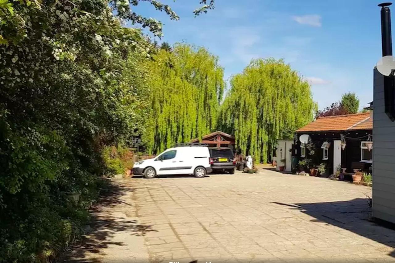 Ottleys Guest House Theydon Bois Екстер'єр фото