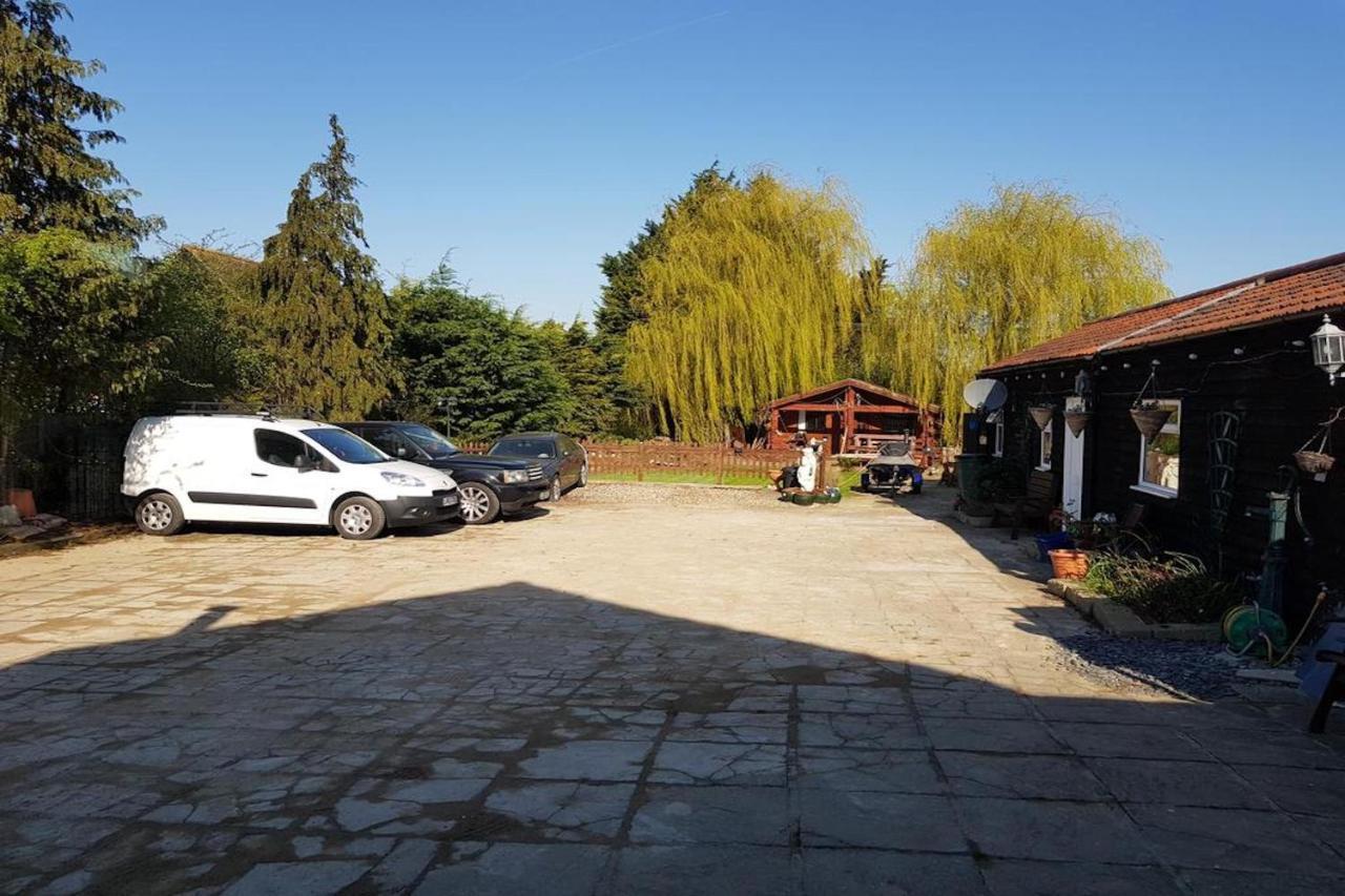 Ottleys Guest House Theydon Bois Екстер'єр фото