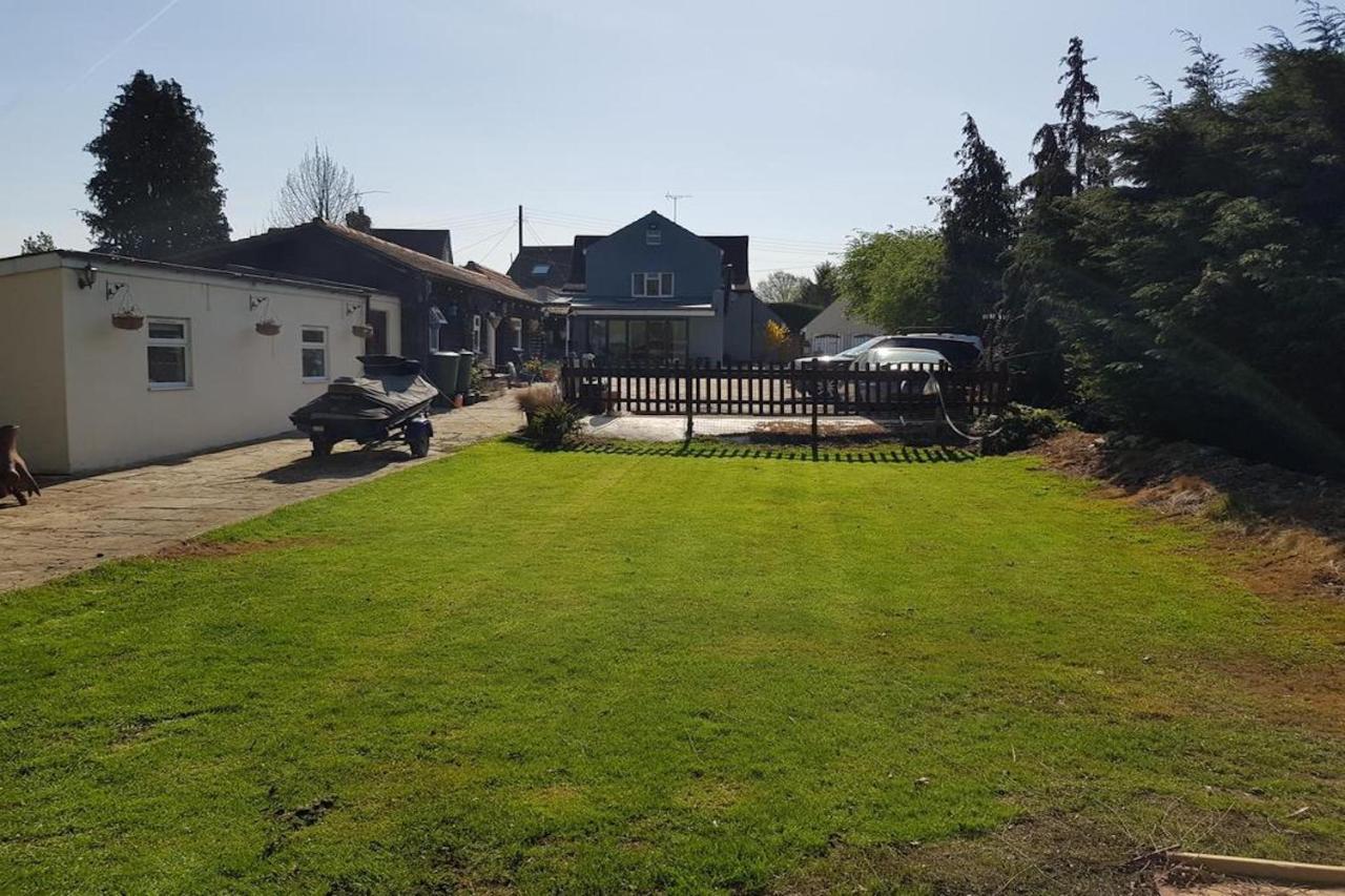Ottleys Guest House Theydon Bois Екстер'єр фото