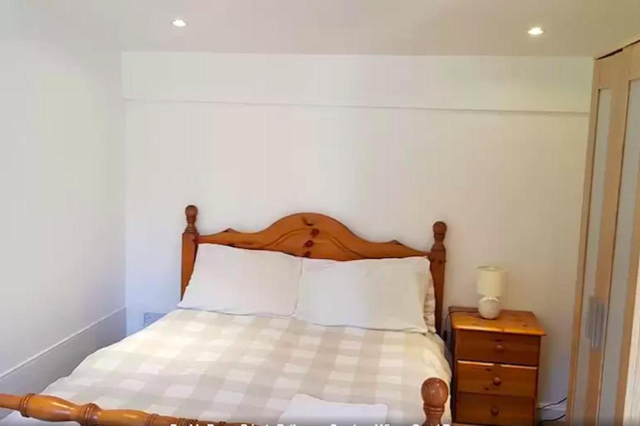 Ottleys Guest House Theydon Bois Екстер'єр фото